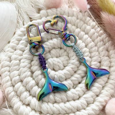 „Rainbow“ - Schlüsselanhänger/Taschenbaumler mit schimmernder Flosse