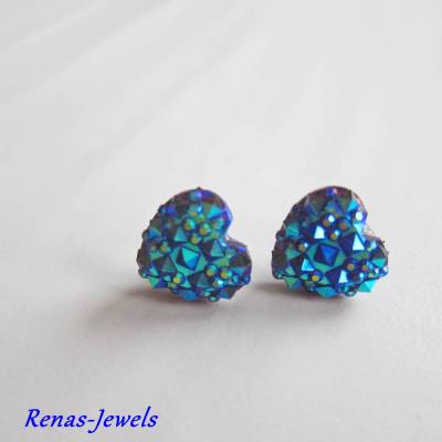 Herz Ohrstecker blau irisierend silberfarben – Elegante Herzohrringe mit schimmerndem Schmuckstein
