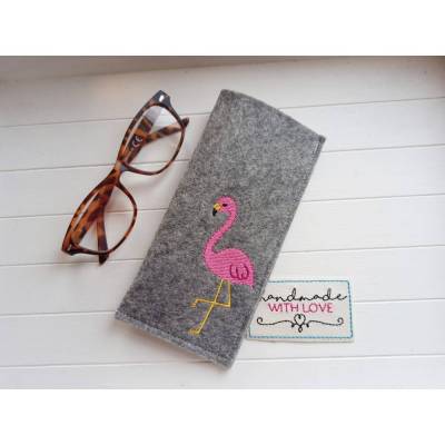 Filz Brillenetui Flamingo rosa grau bestickt – Handgemachte Aufbewahrung für Sonnenbrille & Lesebrille