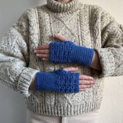 Pulswärmer aus Baby Alpaka in Blau.