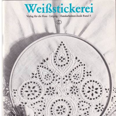 Handarbeitsheft Weißstickerei Band 5 der Serie Handarbeitstechniken erschienen beim Verlag für die Frau Vintage DDR