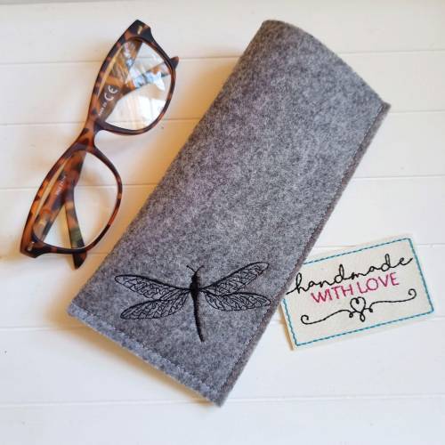 Filz Brillenetui Libelle – Handgemachtes Etui für Sonnenbrille & Lesebrille bestickt