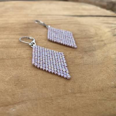 Handgefertigter Ohrschmuck rautenförmig – Boho Ethno Ohrringe flieder silber leicht