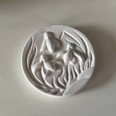 Schneeglöckchen -  Gipsfigur ca. 6cm zum selber Bemalen mit Anhänger - Geschenkanhänger Blumenstecker Duftstein