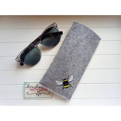 Brillenetui Filz bestickt Hummel Biene – Etui grau für Sonnenbrille & Lesebrille, Geschenk Imker