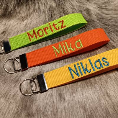 Personalisierter Anhänger aus Gurtband – individuell bestickt, viele Farben wählbar