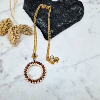 Handgefädelter Kettenanhänger  „Perlenkreise“  elfenbein & topas | mit Kette | Geschenk