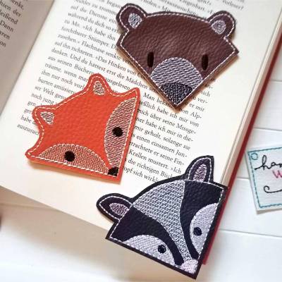 3er Set Eck Lesezeichen Waldtiere Fuchs Bär Dachs Kunstleder gestickt, Leseecke Geschenk Bücherwurm Leseratte Einschulun