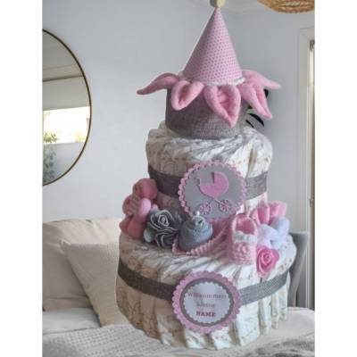 Windeltorte für Mädchen personalisiert – Rosa Geschenk mit Schlüsselanhänger & Babyschuhe