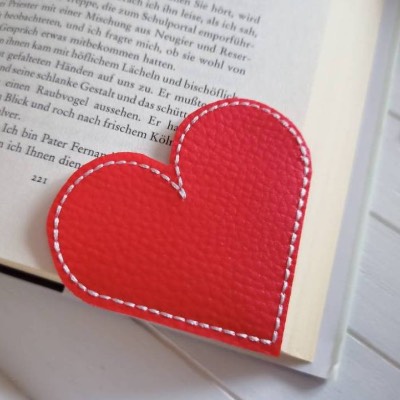 Herz Eck Lesezeichen Kunstleder gestickt, Leseecke Geschenk Muttertag Bücherwurm Leseratte Valentinstag