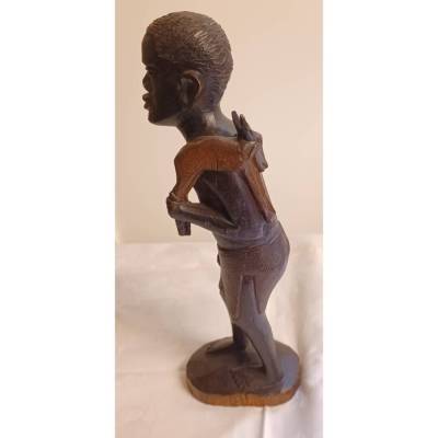  Afrikanischer Jäger  -  handgeschnitzte  Holzfigur  aus einer Afrikasammlung - wurde in den 80er Jahren gekauft