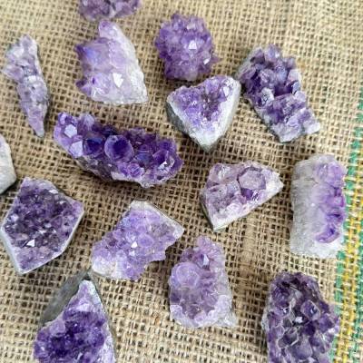 Amethyst Stein:Entdecke die magische Kraft des violetten Heilsteins für innere Ruhe,Schutz und spirituelles Wachstum