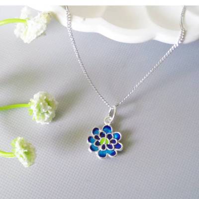 Halskette aus 925er Sterlingsilber mit einem Blüte Anhänger