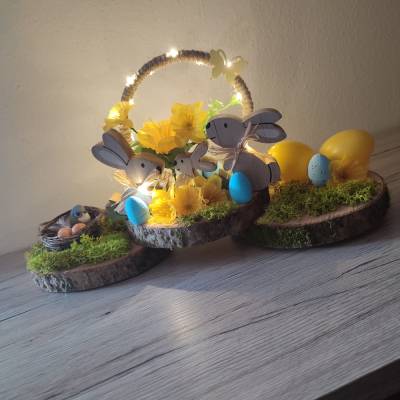 Tischdeko auf Baumscheibe Ostern Hasen m LED Beleuchtung 35x14x18cm