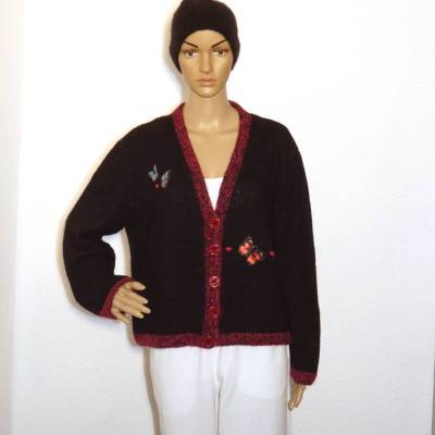 Handgestrickte Damen-Jacke mit Schmetterlings-Applikationen – Elegante Strickmode in Schwarz