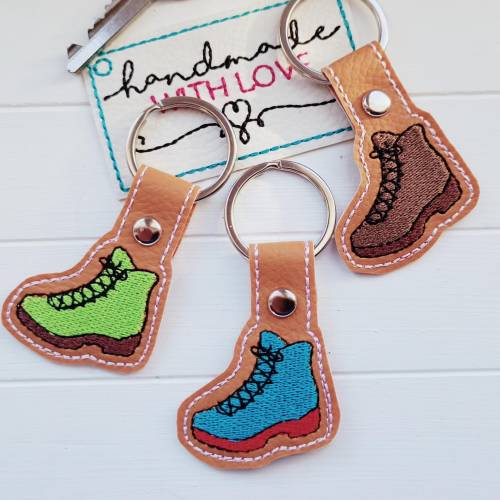 Schlüsselanhänger Wanderschuh aus Kunstleder – Geschenk für Wanderer & Bergfreunde