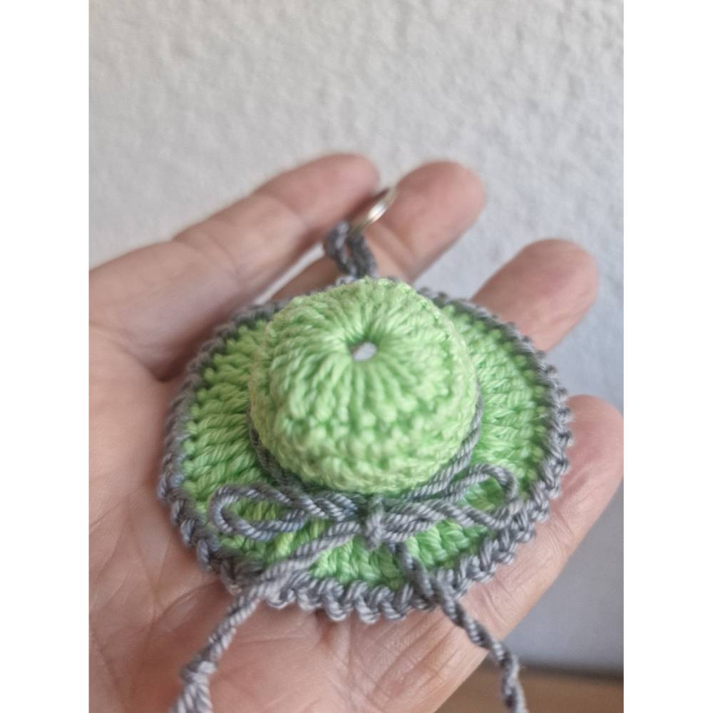 55 Stück Mini-Mützen Im Set – Bunte Wollmützen Für DIY, Basteln, Puppen & Deko – Handgemachte Häkelmützen Als Schmuckanhänger Oder Partydeko, Mischfarben, 5x3 Cm