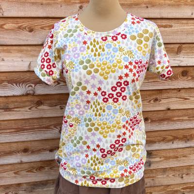 T-Shirt Gr. 38 mit frühlingshaftem bunten Muster