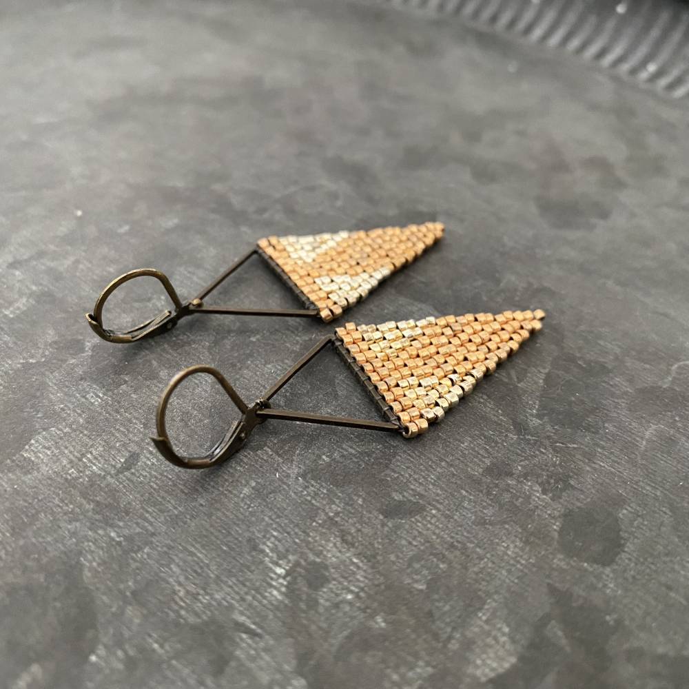Boho Ohrhänger Handarbeit – Leichte Dreieck-Ohrringe aus Messing & japanischen Saatperlen, gold/silber, Ethnochic Bild 4