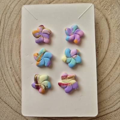 Ohrstecker aus Polymerclay Blumenmotiv
