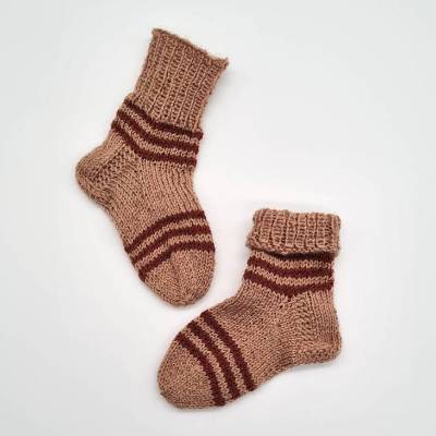 Gestrickte geringelte Kinder Baby Söckchen, Gr. 18/19 ca. 6-9 Monate in beige braun, Wollsocken handgestrickt