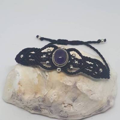 Makramee-Armband mit Cabochon aus Amethyst in Messing