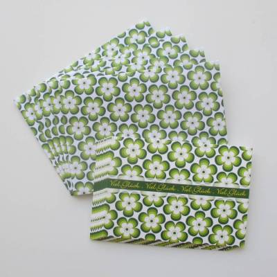 Postkarte Viel Glück, 10 Karten mit stilisierten Glücksblüten in Grüntönen & 5 Geschenkumschläge