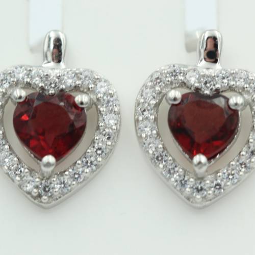 romantische 1,85 Carat Granat Herz Ohrstecker 925 Silber blutroter Edelstein