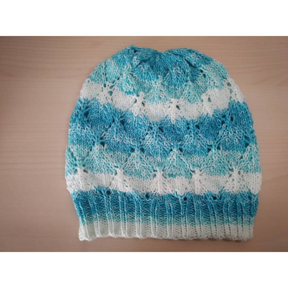 handgestrickte Mütze/Beanie mit Ajourmuster, Lacemuster, türkisblau-weiß Bild 3