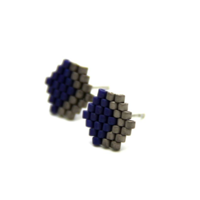 Miyuki-Delica-Glasperlen-Ohrstecker (Edelstahl) in Blau- und Silbergrau, Peyote-Stitch, zeitloser Schmuck, Accessoire
