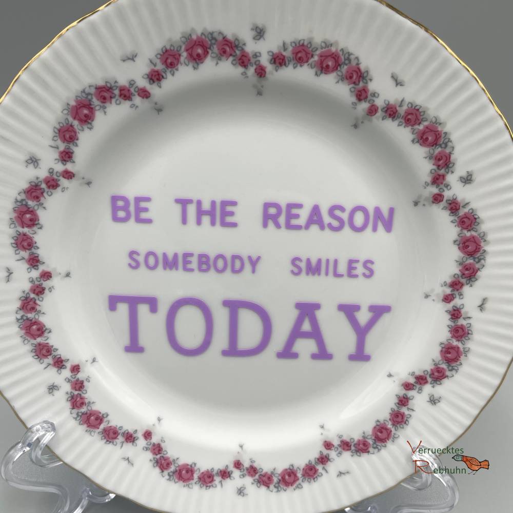 Vintage Wandteller "Be The Reason Sombody..." – Upcycling Deko mit Spruch Bild 2