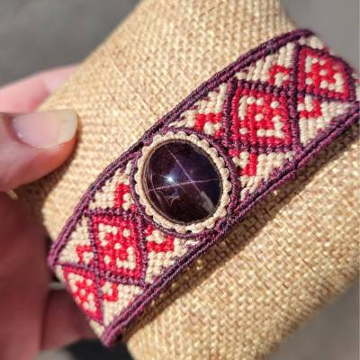 Makramee Armband mit Sterngranat