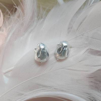 Ohrstecker kleine Hasen, Häschen aus recyceltem Feinsilber (999) matt gebürstet