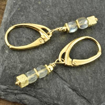 Edle Ohrringe mit Labradoritwürfeln und vergoldetem 925er Silber, Würfel zarte Ohrringe, Hängeohrringe, Geschenk