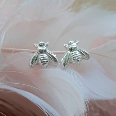 Ohrstecker kleine Bienen aus recyceltem Feinsilber (999) matt gebürstet