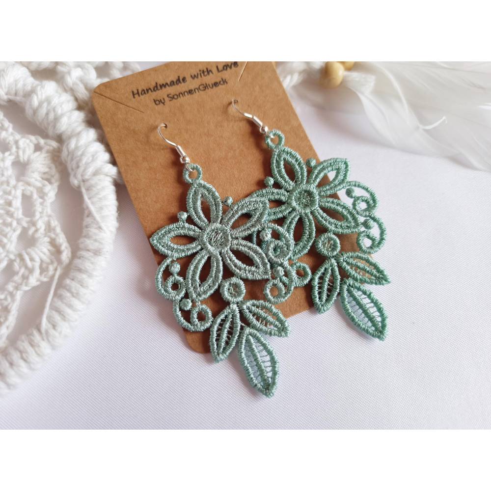 Große Spitzen Ohrringe meeresgrün, groß und leicht, gestickt, Lace Hängeohrringe Frühling Bild 1