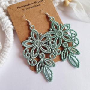 Große Spitzen Ohrringe meeresgrün, groß und leicht, gestickt, Lace Hängeohrringe Frühling
