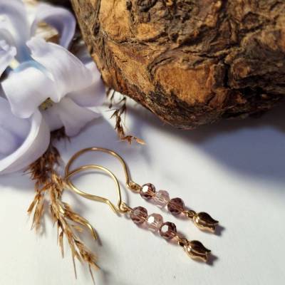Zierliche Damen Ohrringe aus rosa und amethystfarbenen Glasperlen