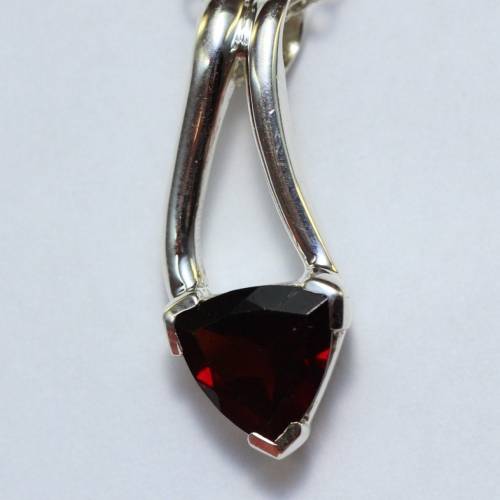 Edler 2,0 Carat Granat Anhanger 925 Silber Collier Kette blutroter Edelstein