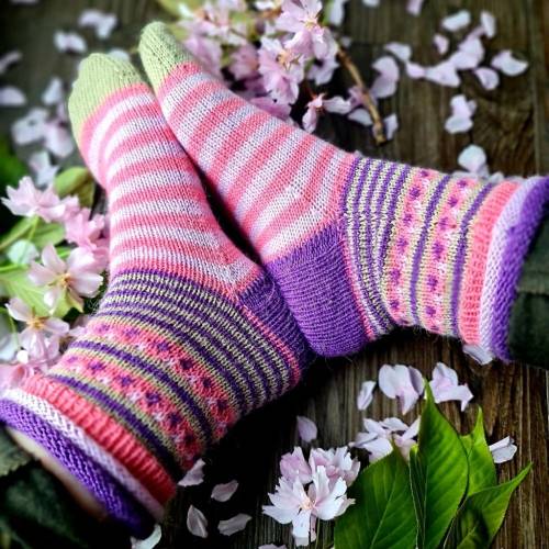 Strick-Anleitung Socken AKELA (DE)