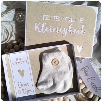 Schwangerschaft ankündigen verkünden Geschenkschachtel mit Babysocken 