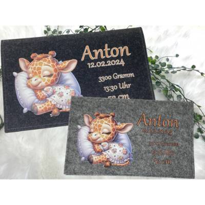 Windeltasche mit Namen personalisiert Filz Wickeltasche Giraffe auf Kissen Babygeschenk