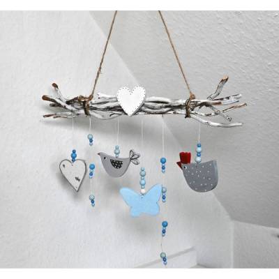 Kinderzimmerdeko Dekoast aus Holz mit Vögeln, Schmetterlingen & Herzanhängern – Handgemacht & Unikat