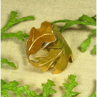 Ring EICHENBLATT aus rohem goldenen Messing (2442)