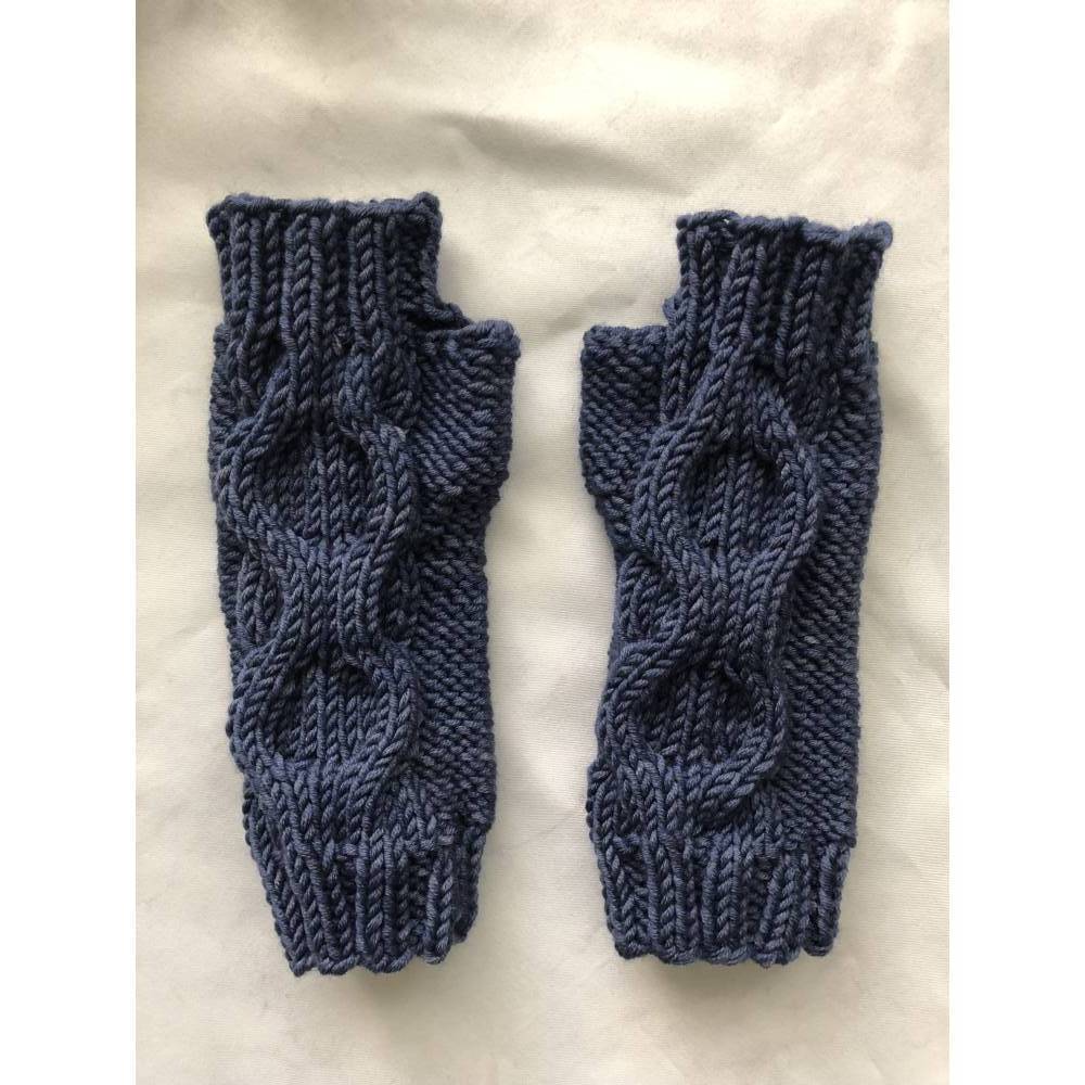 Strickanleitung für Armstulpen mit Zopfmuster Bild 4