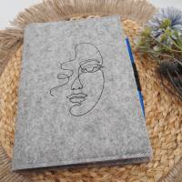 Kalenderhülle A5 aus Wollfilz bestickt – individuelle Filzhülle