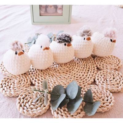 Kuscheltier kleines Huhn mit flauschigen Haar gehäkelt 