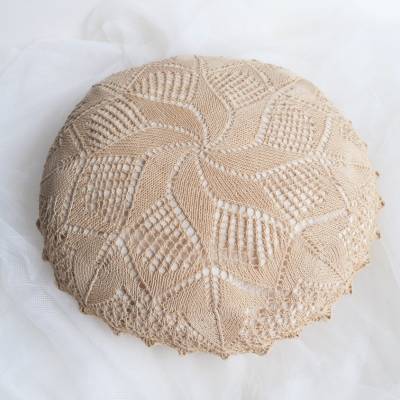 Rundes Kissen mit Füllung Handgestrickt