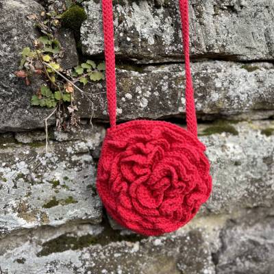 Rote Tasche rote Rosen Häkeltasche Cross-Body Tasche in Blumenform aus 100% Baumwolle individuelles Geschenk