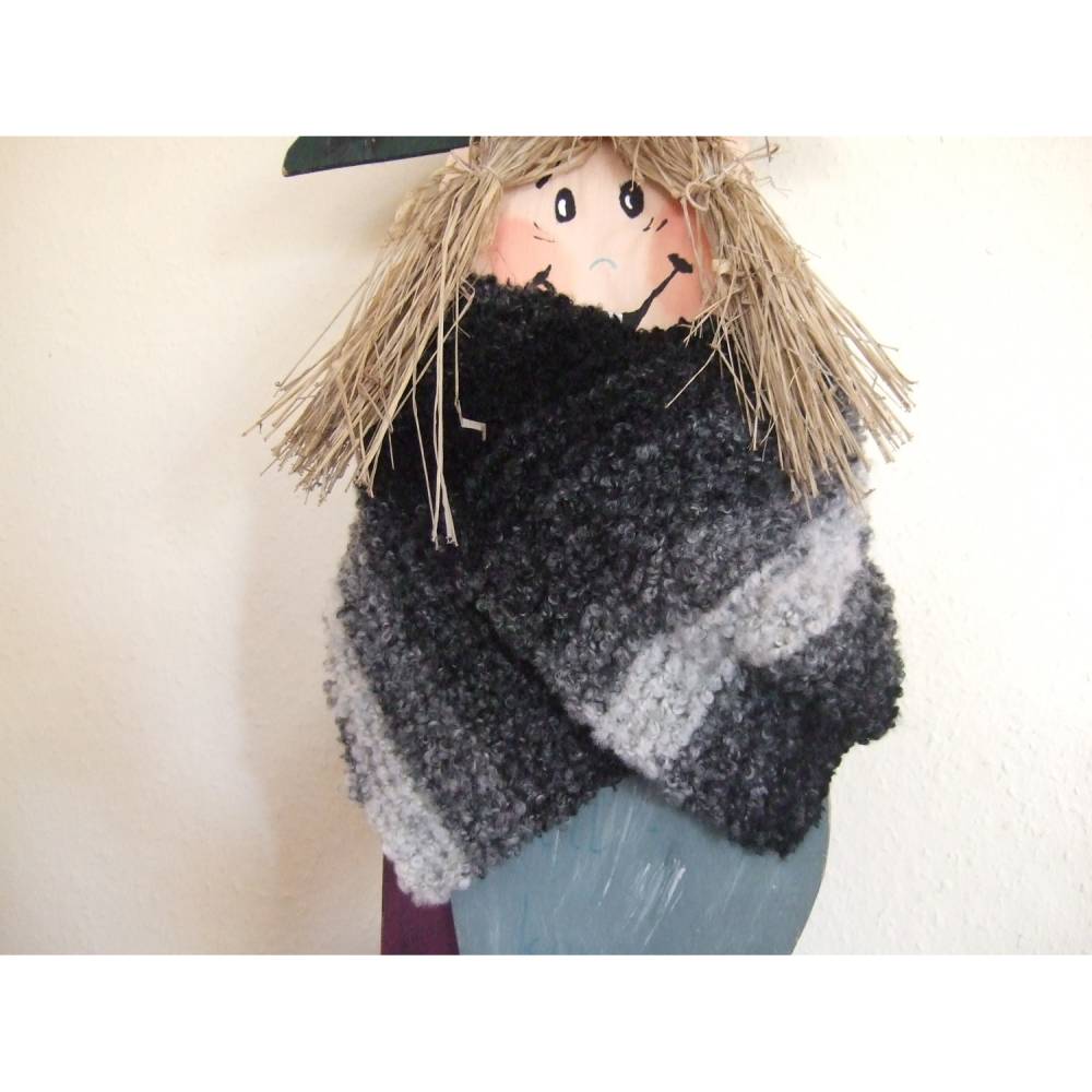 Trio Riga: kuschelige Bouclewolle zum Stricken oder Basteln Bild 2